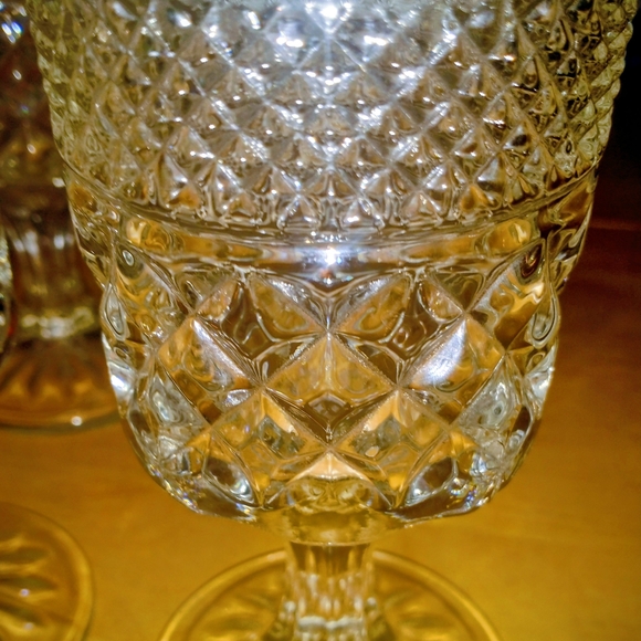Elegant Crystal Wine Glass Set - Picture 4 of 4